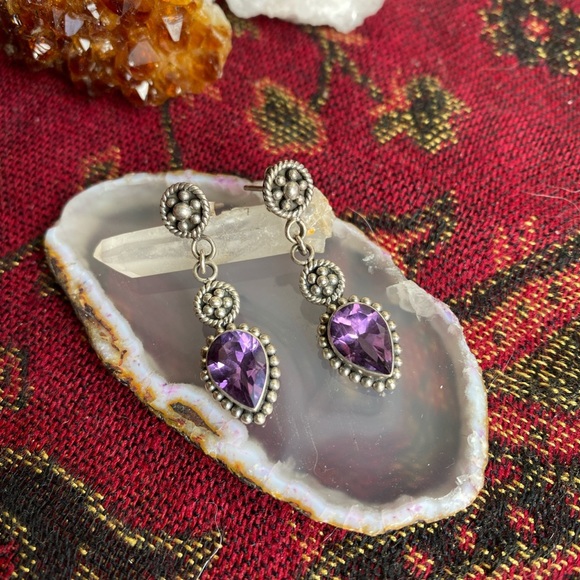 Jewelry - Amethyst dangle earrings